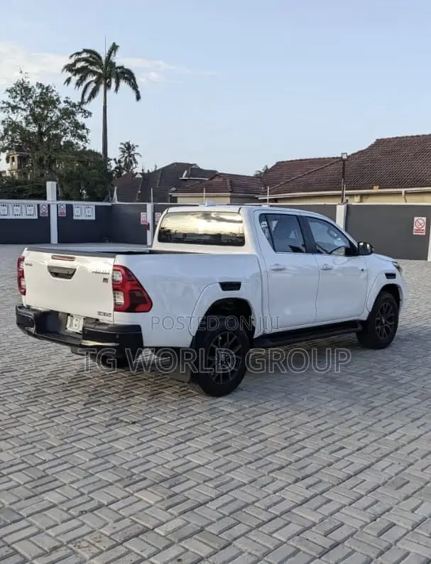 Toyota Hilux Revo Double Cab Deisel 2.4 AWD 2022 White