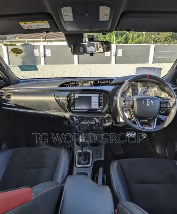 Toyota Hilux Revo Double Cab Deisel 2.4 AWD 2022 White