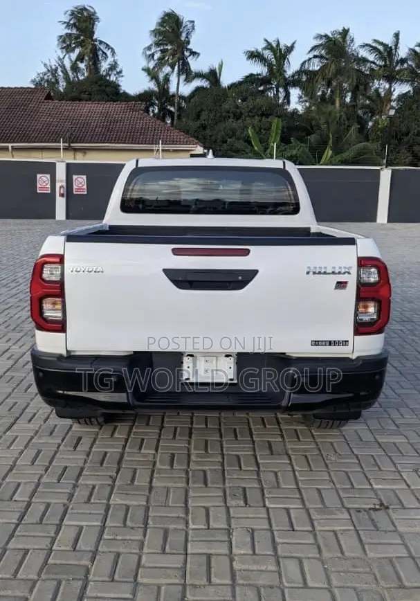 Toyota Hilux Revo Double Cab Deisel 2.4 AWD 2022 White