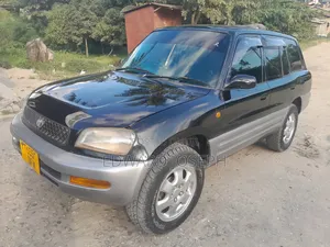 Photo - Toyota RAV4 1997 Black