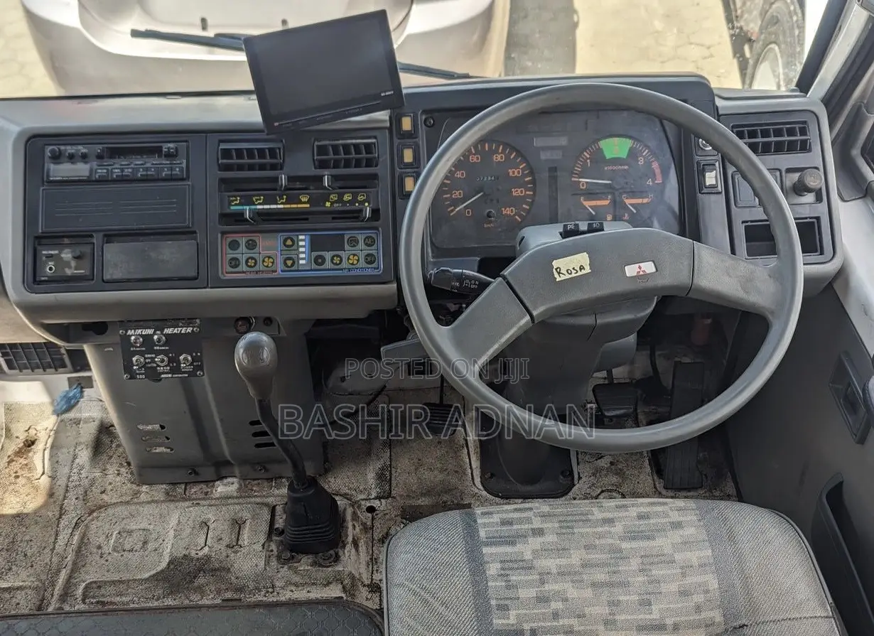 Mitsubishi Fuso Rosa 1993 White