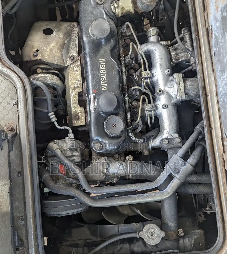 Mitsubishi Fuso Rosa 1993 White