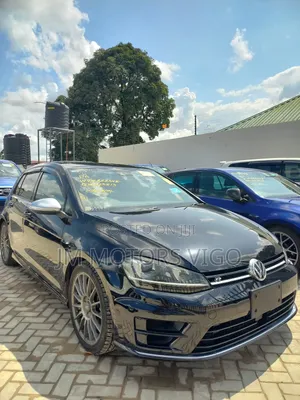 Photo - Volkswagen Golf 2016 Black