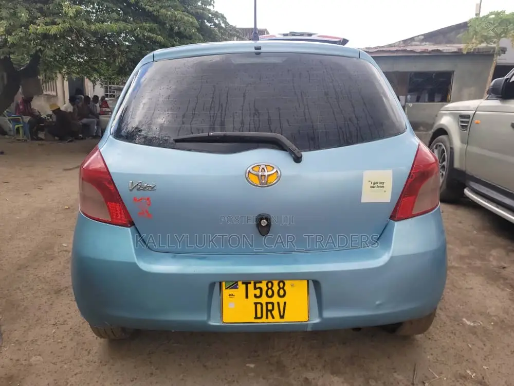 Toyota Vitz 2005 Blue
