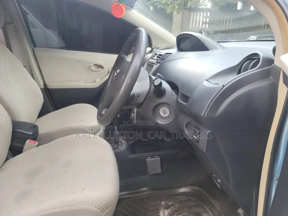 Toyota Vitz 2005 Blue