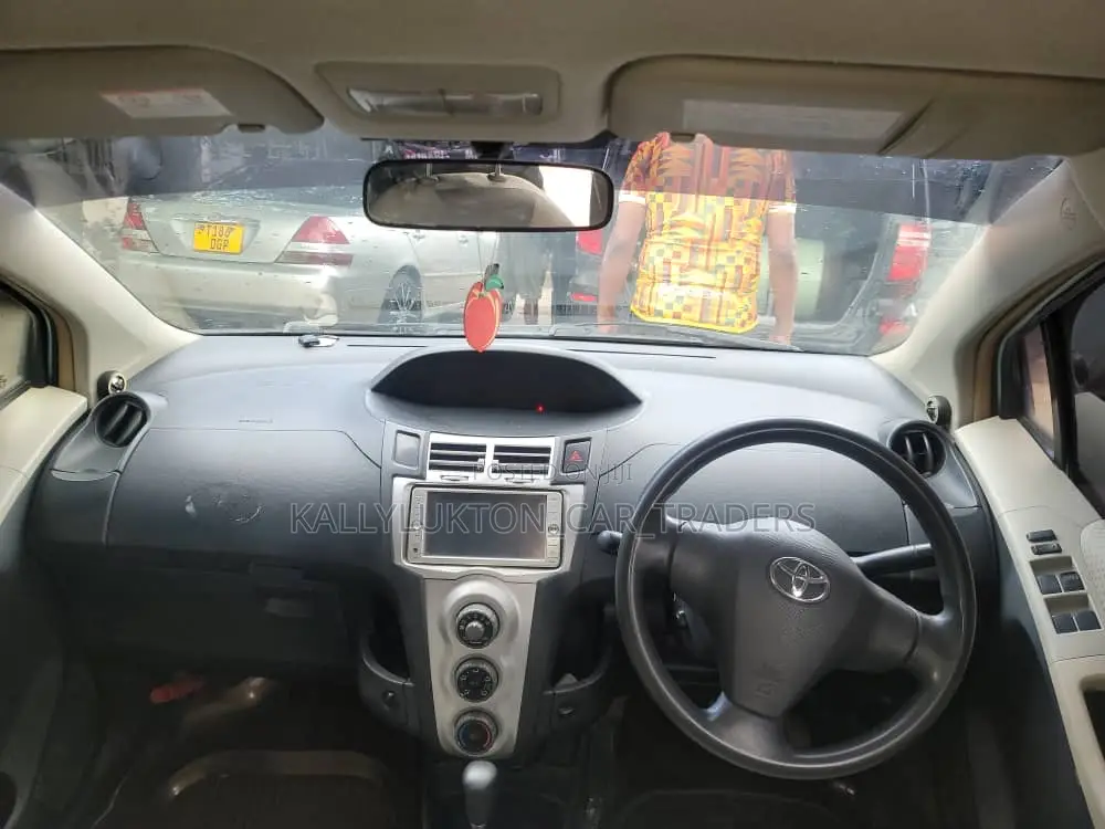 Toyota Vitz 2005 Blue