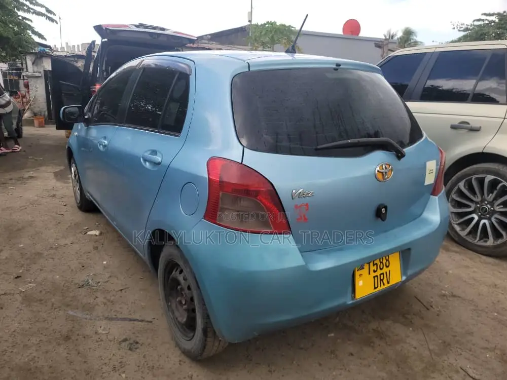 Toyota Vitz 2005 Blue