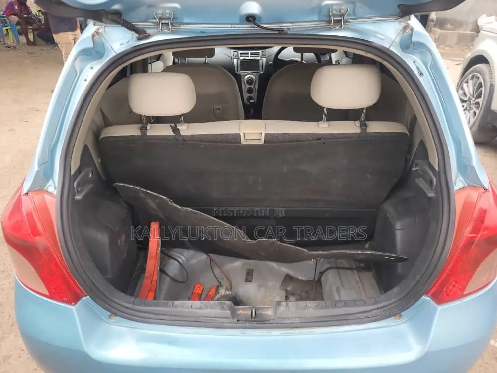 Toyota Vitz 2005 Blue