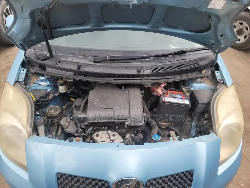 Toyota Vitz 2005 Blue