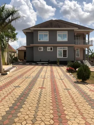 5bdrm Block of Flats in Yusuph Mchakama, Kiromo for sale