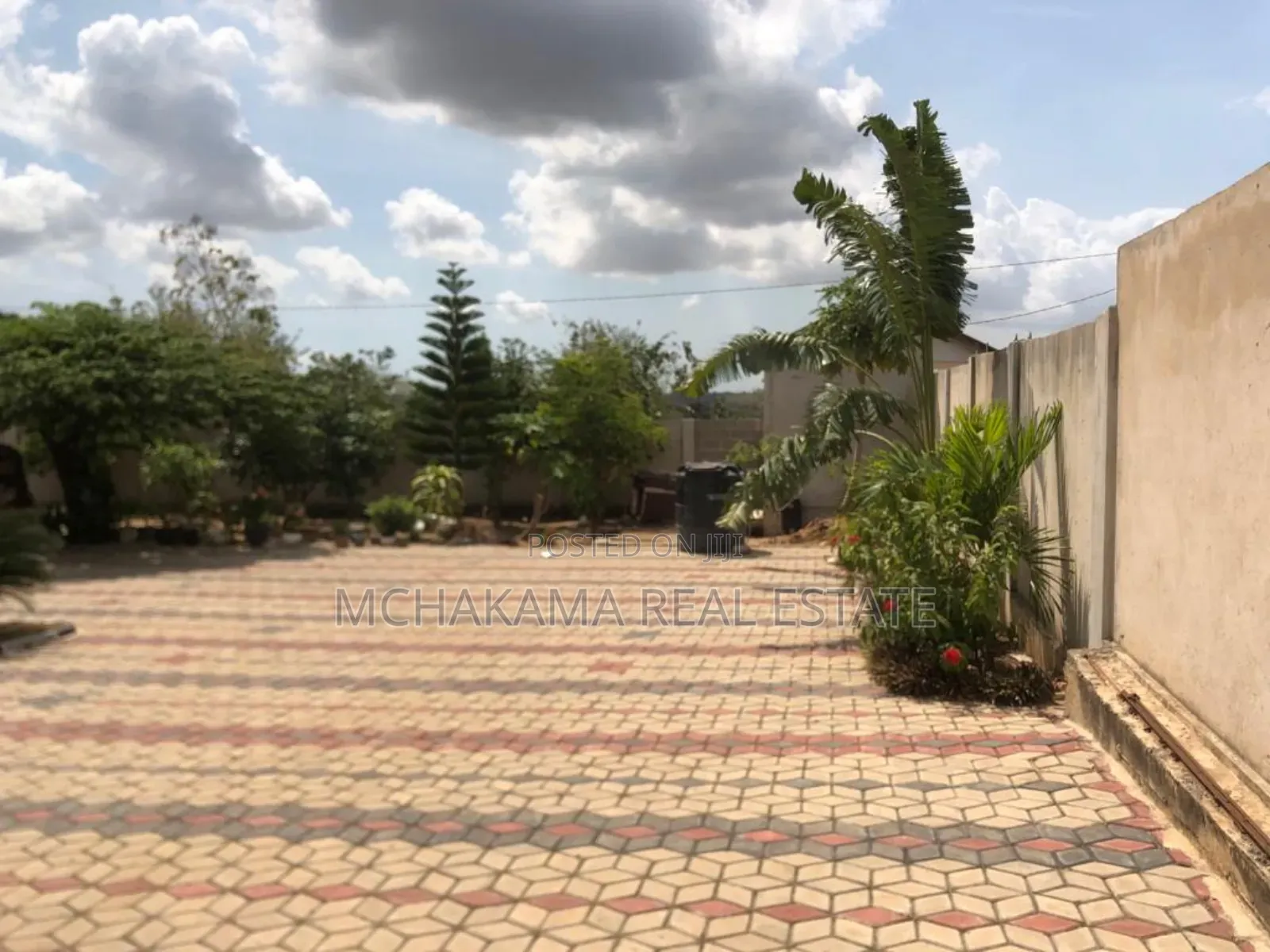 5bdrm Block of Flats in Yusuph Mchakama, Kiromo for sale