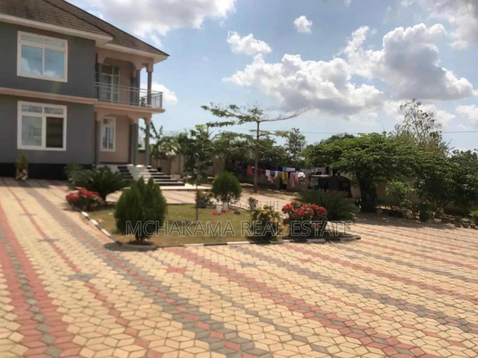 5bdrm Block of Flats in Yusuph Mchakama, Kiromo for sale