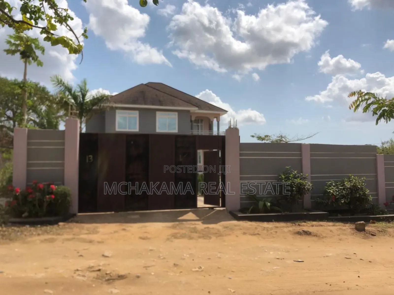5bdrm Block of Flats in Yusuph Mchakama, Kiromo for sale