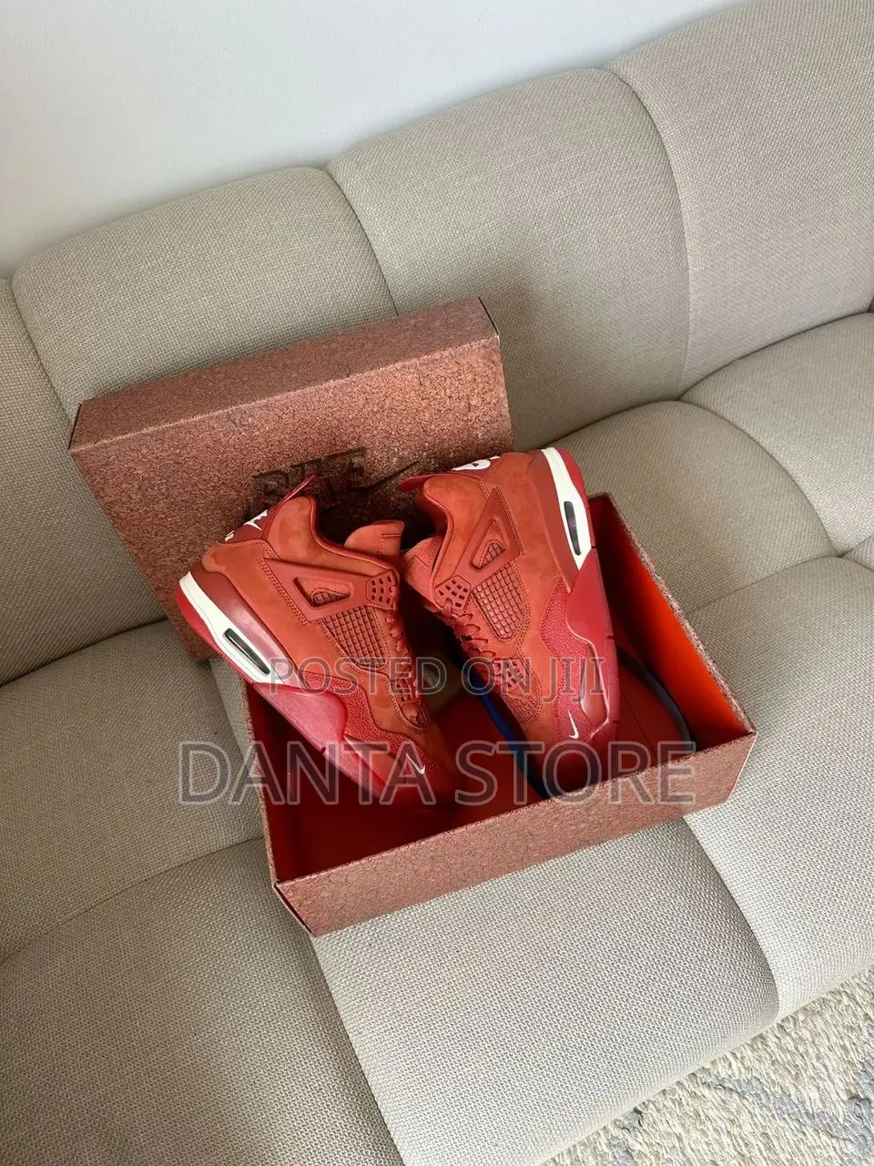 J4 Nigel Red