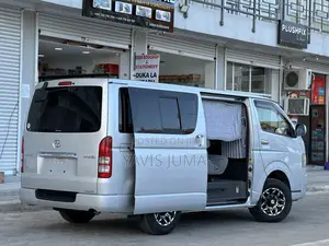 Toyota HiAce 2006 Silver