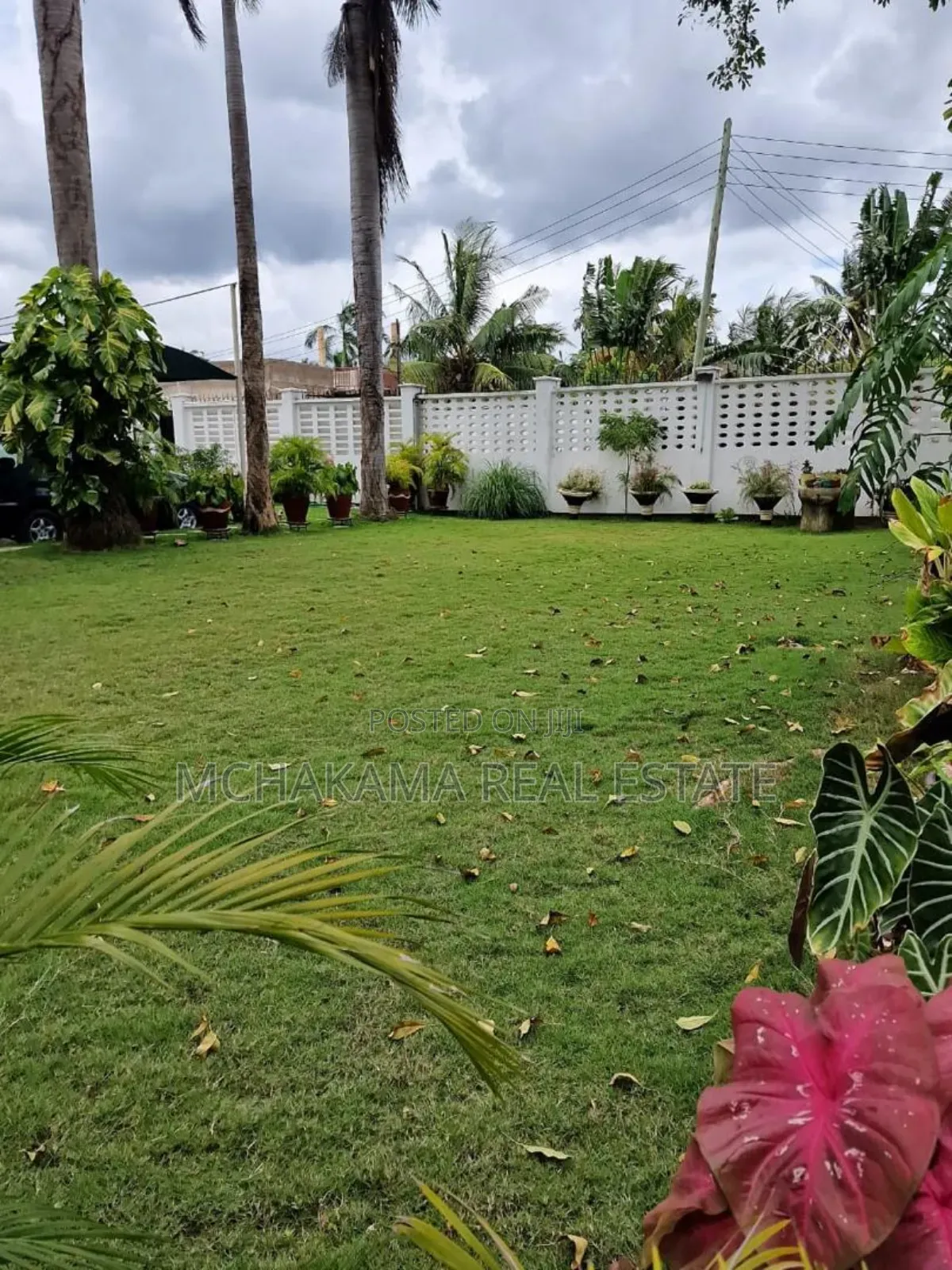 4bdrm Block of Flats in Yusuph Mchakama, Mbezi Beach for sale