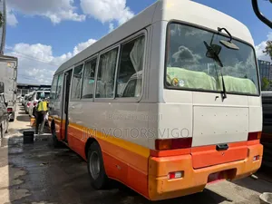 Mitsubishi Fuso Rosa 1996 Orange