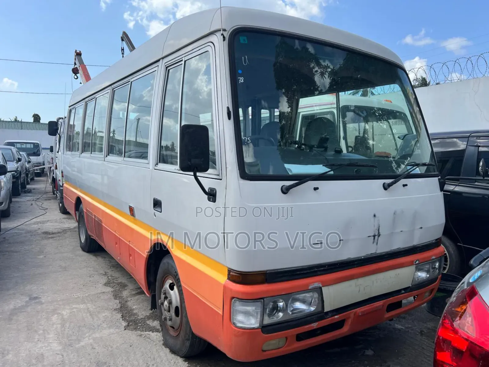 Mitsubishi Fuso Rosa 1996 Orange