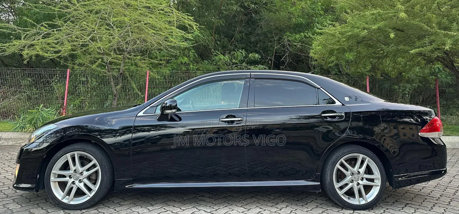Toyota Crown 2012 Black