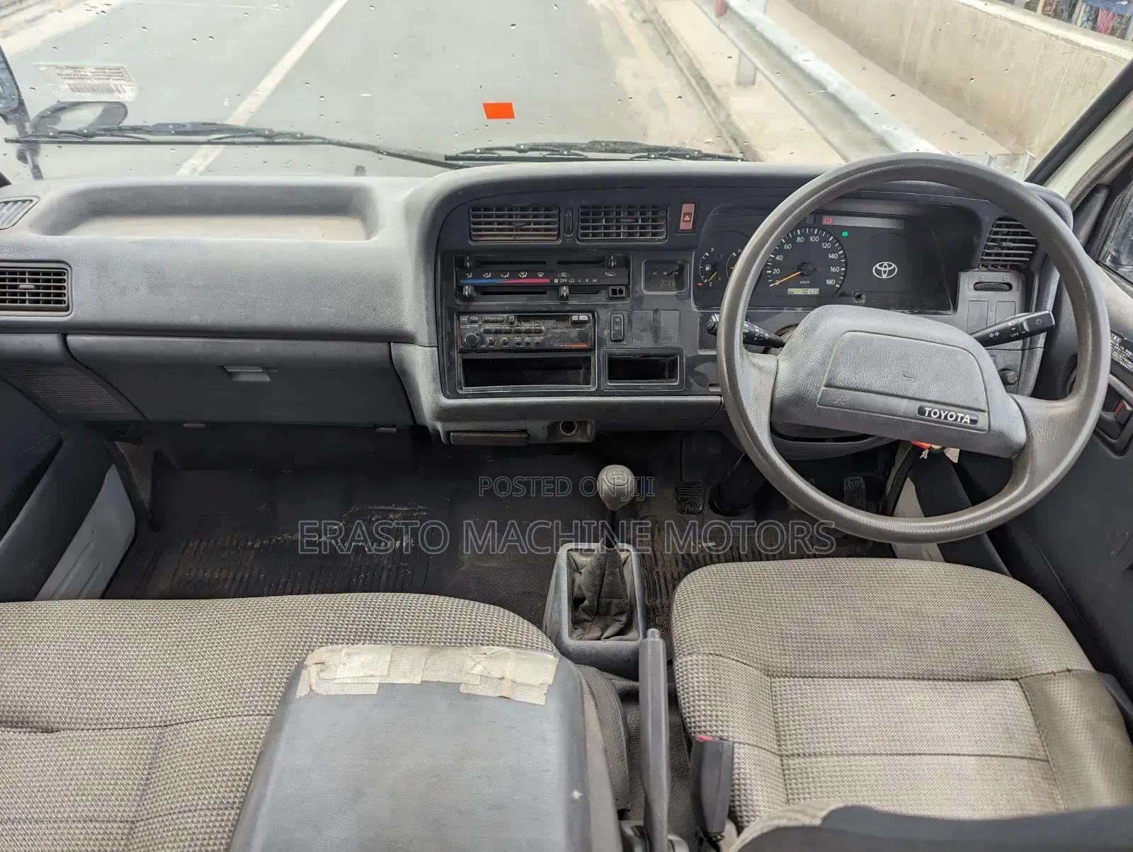 Toyota HiAce 2002 White