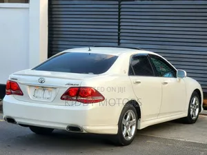 Toyota Crown 2011 Pearl