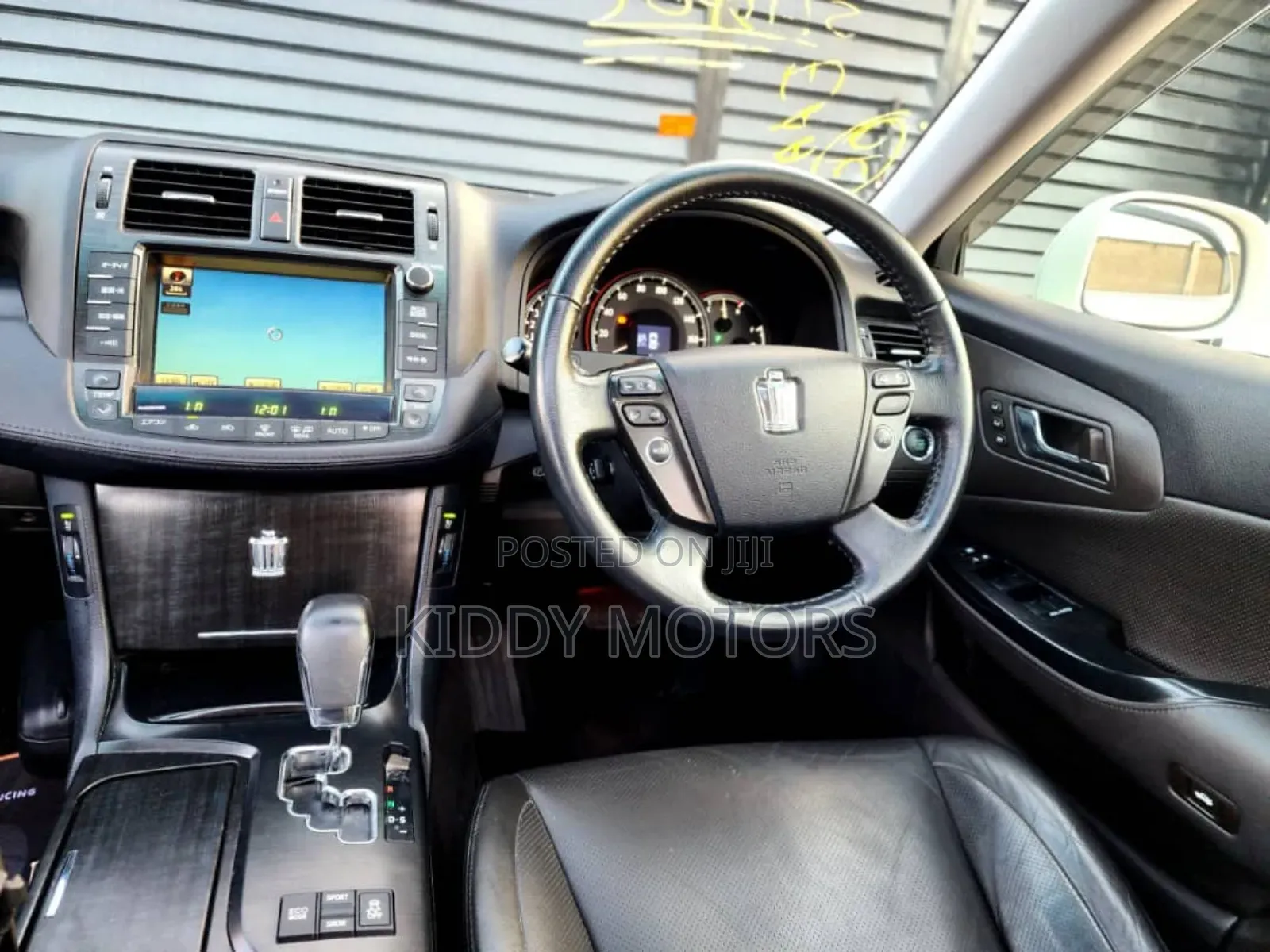 Toyota Crown 2011 Pearl