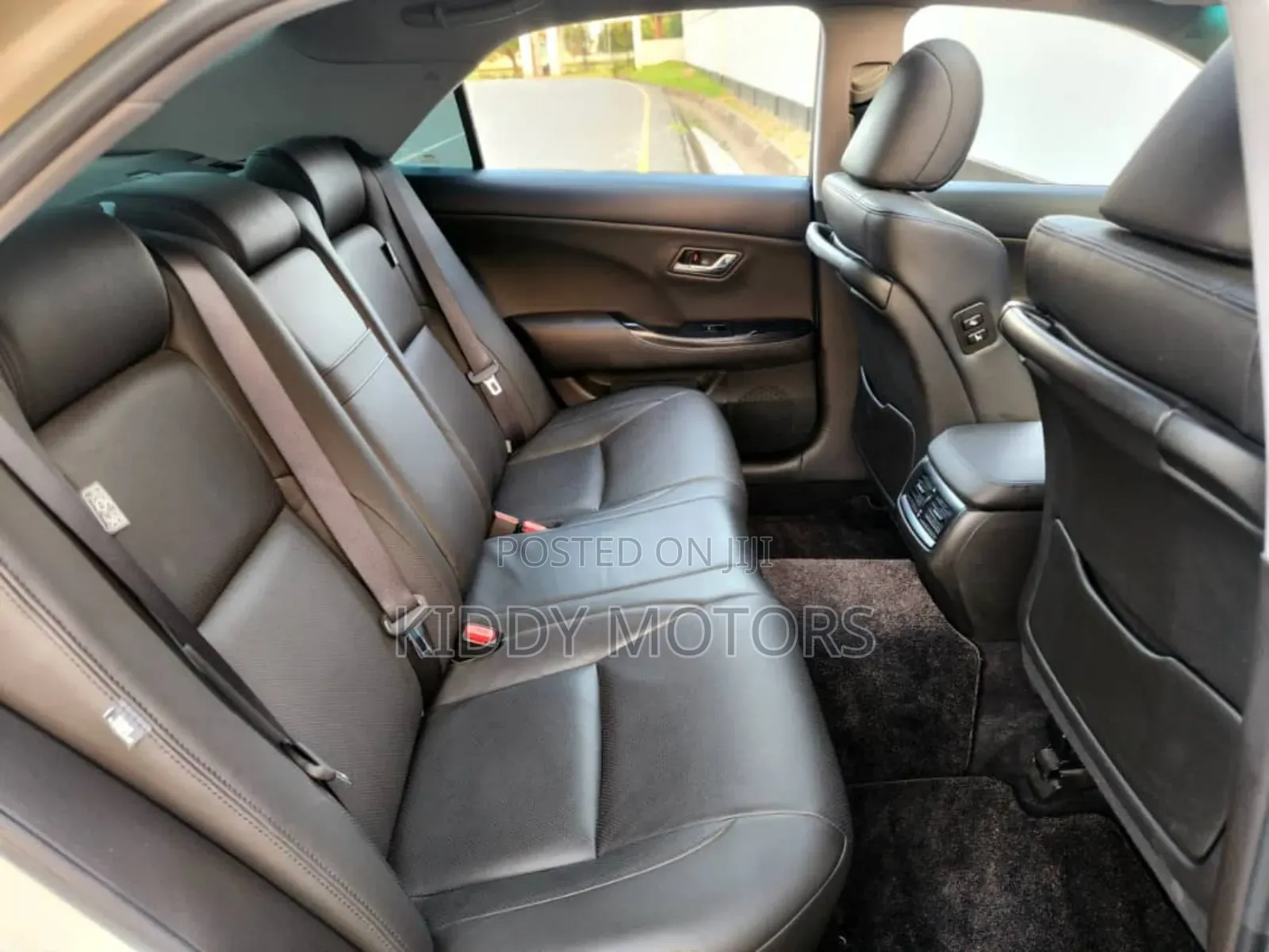 Toyota Crown 2011 Pearl