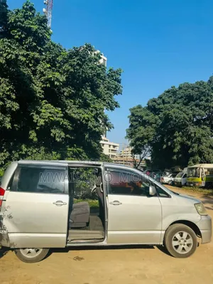 Toyota Noah 2002 Silver