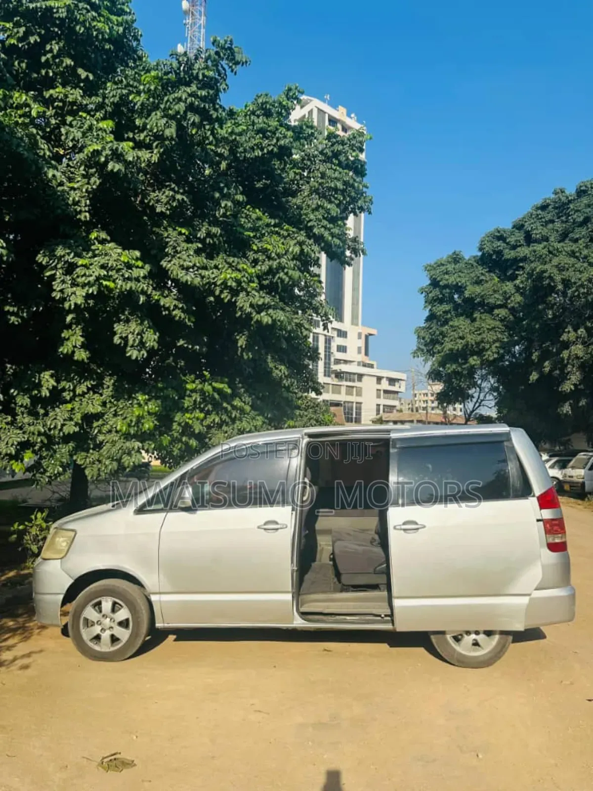 Toyota Noah 2002 Silver