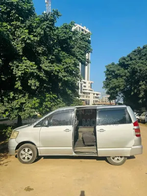 Toyota Noah 2002 Silver