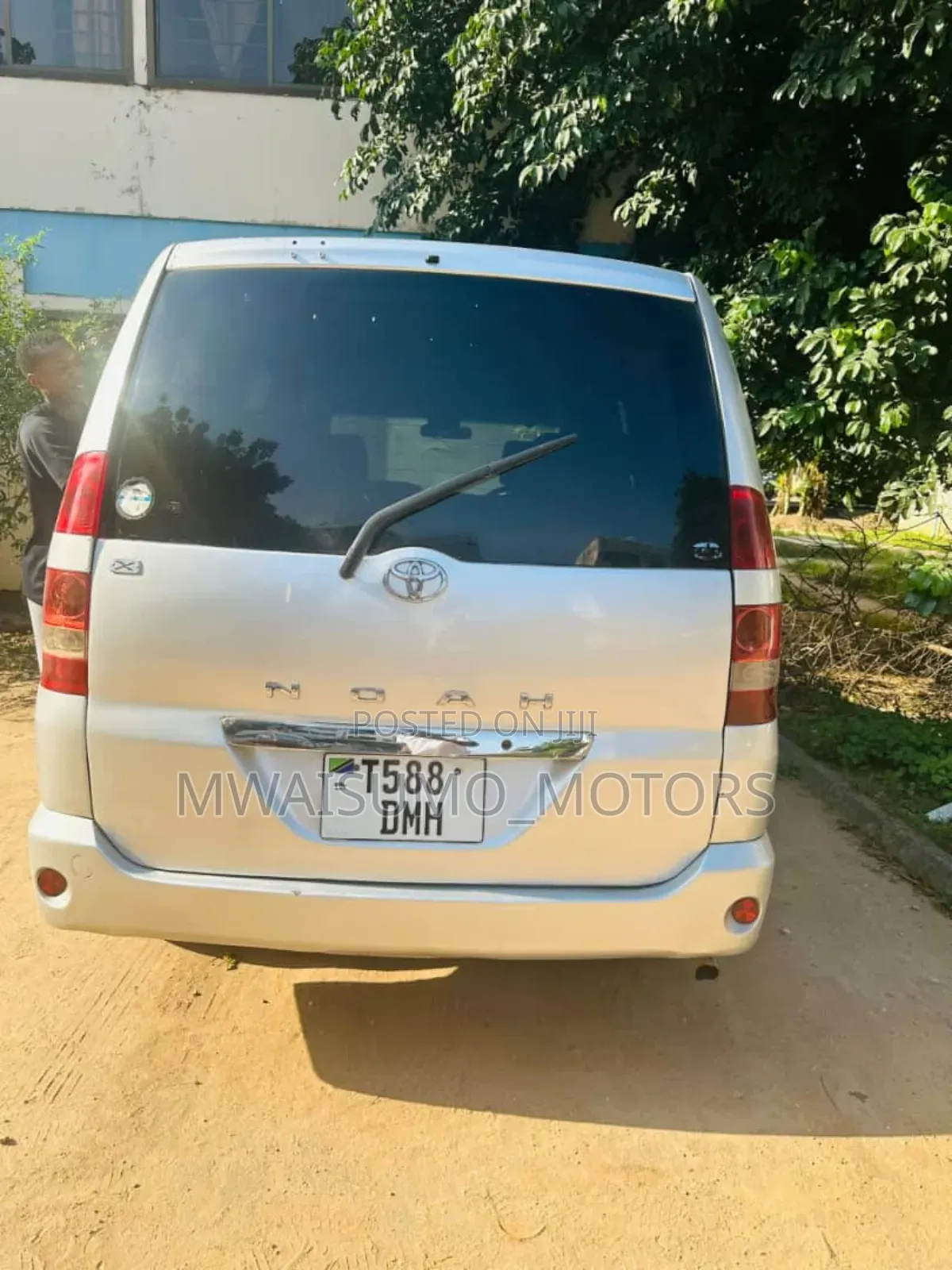 Toyota Noah 2002 Silver