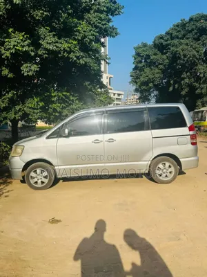 Toyota Noah 2002 Silver