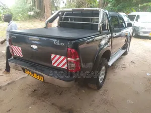 Toyota Hilux 2012 Gray