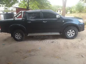 Toyota Hilux 2012 Gray