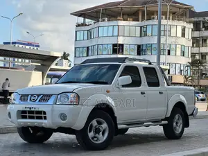 Photo - Nissan Hardbody 2008 White