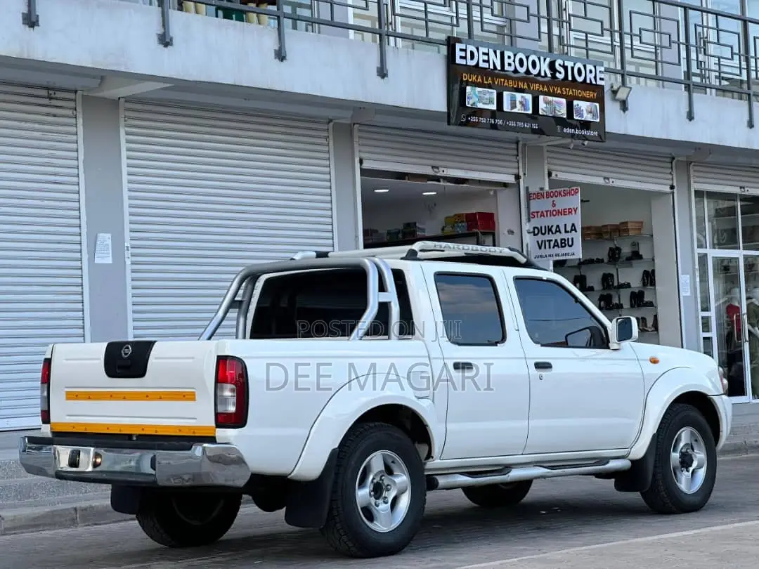 Nissan Hardbody 2008 White
