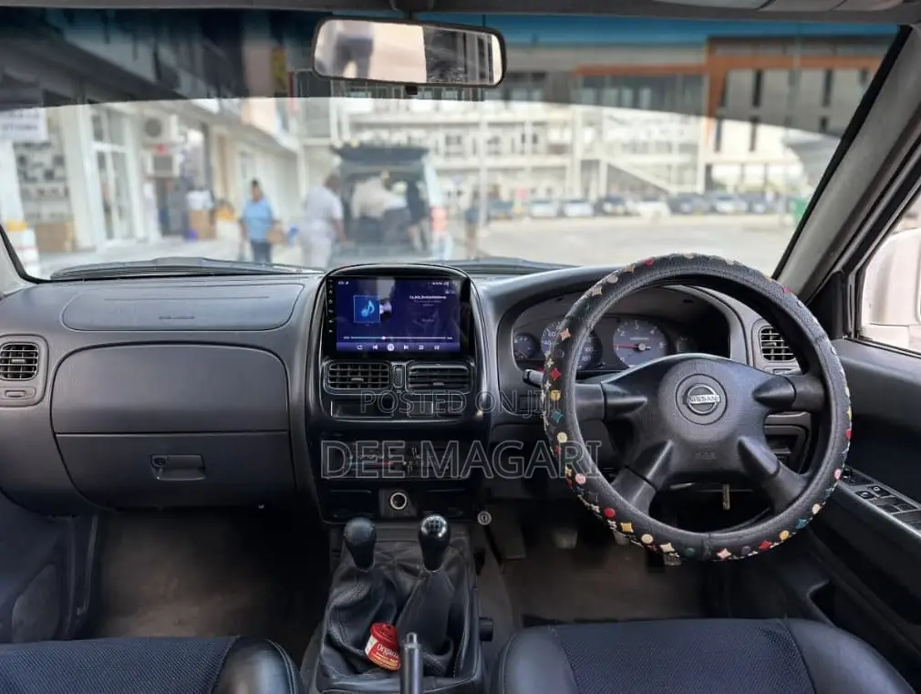 Nissan Hardbody 2008 White