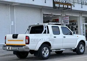 Nissan Hardbody 2008 White