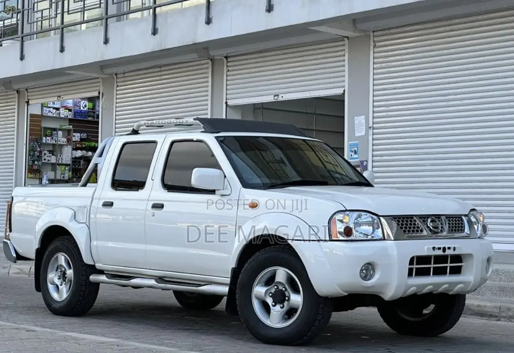 Nissan Hardbody 2008 White