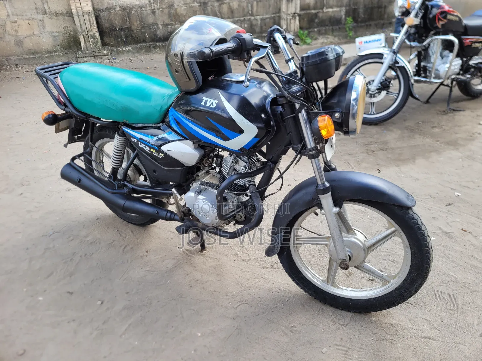 TVS HLX 125 2025 Black