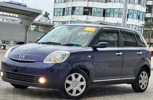 Photo - Mazda Verisa 2010 Blue