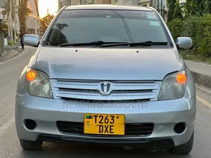 Toyota IST 2004 Silver