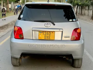 Toyota IST 2004 Silver
