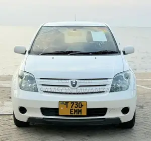 Photo - Toyota IST 2006 White