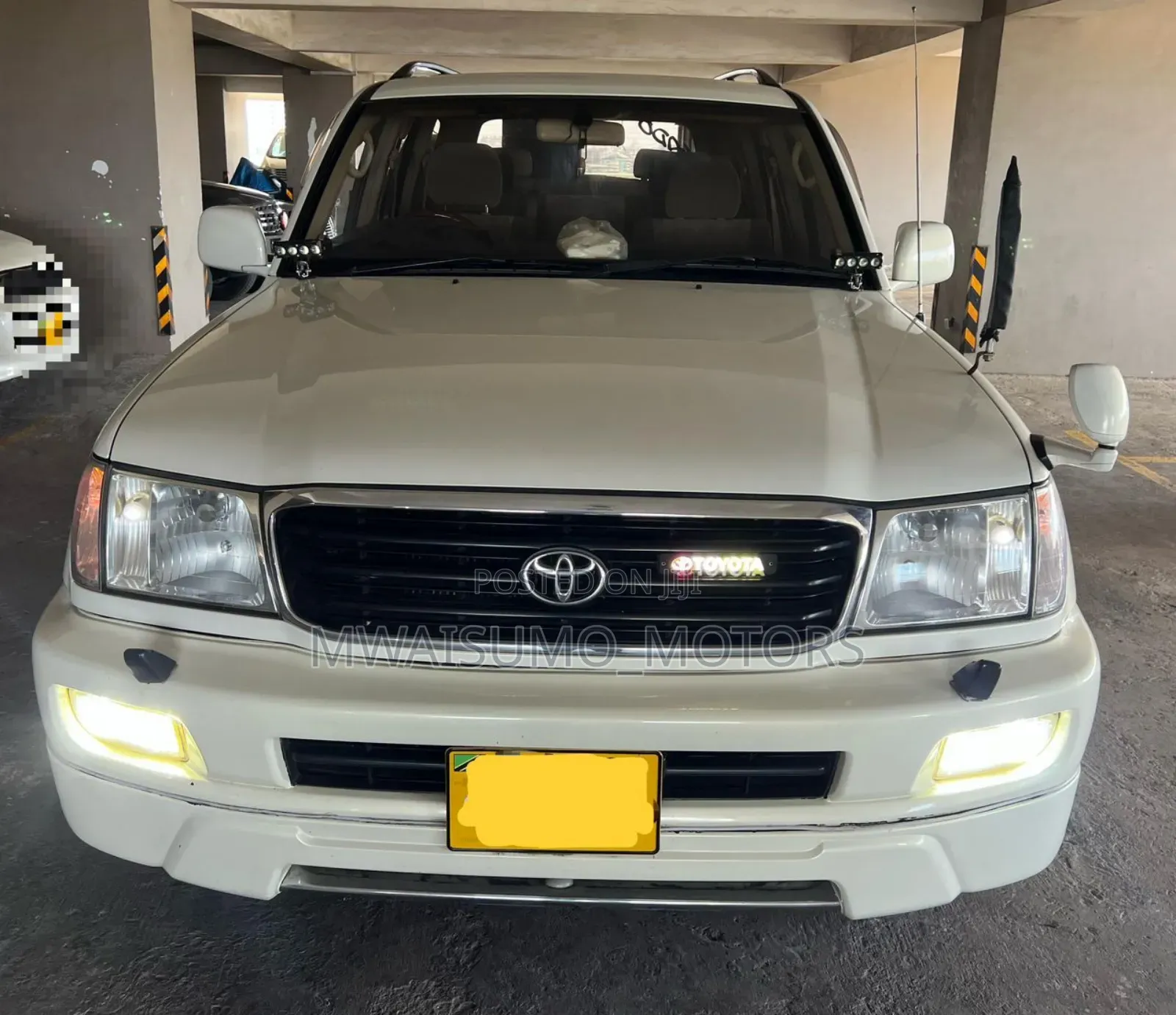 Toyota Land Cruiser 2001 White