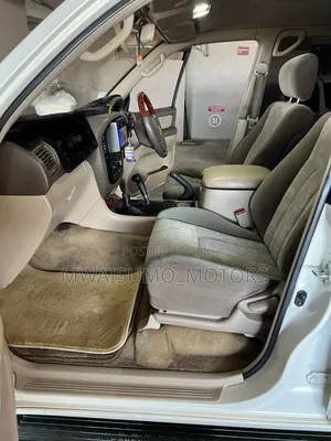 Toyota Land Cruiser 2001 White