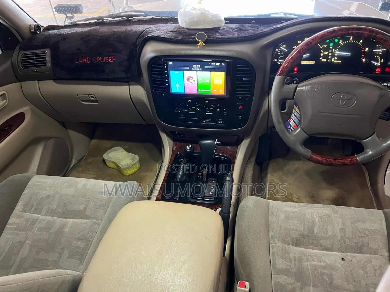 Toyota Land Cruiser 2001 White