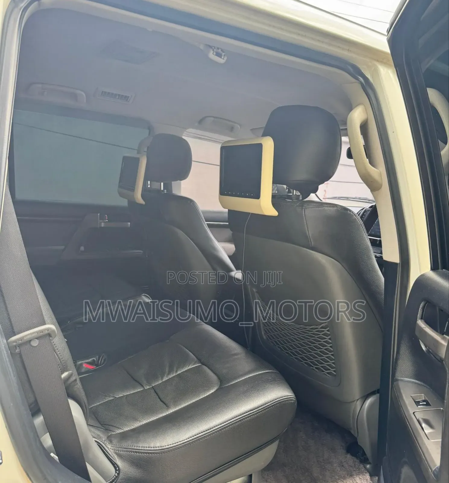 Toyota Land Cruiser 2010 White
