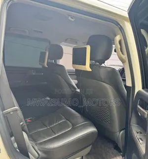Toyota Land Cruiser 2010 White