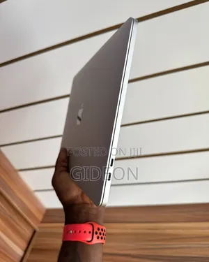 Laptop Apple MacBook Pro 2020 16GB Intel Core I7 SSD 512GB